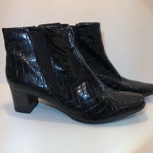 Bandolino size 8M brown patent croc ankle boots